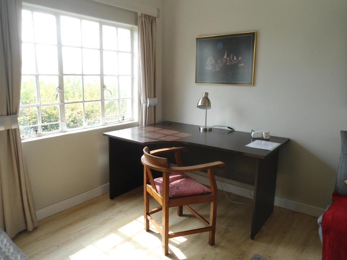 "La Couronne" Appartement Johannesburg Buitenkant foto