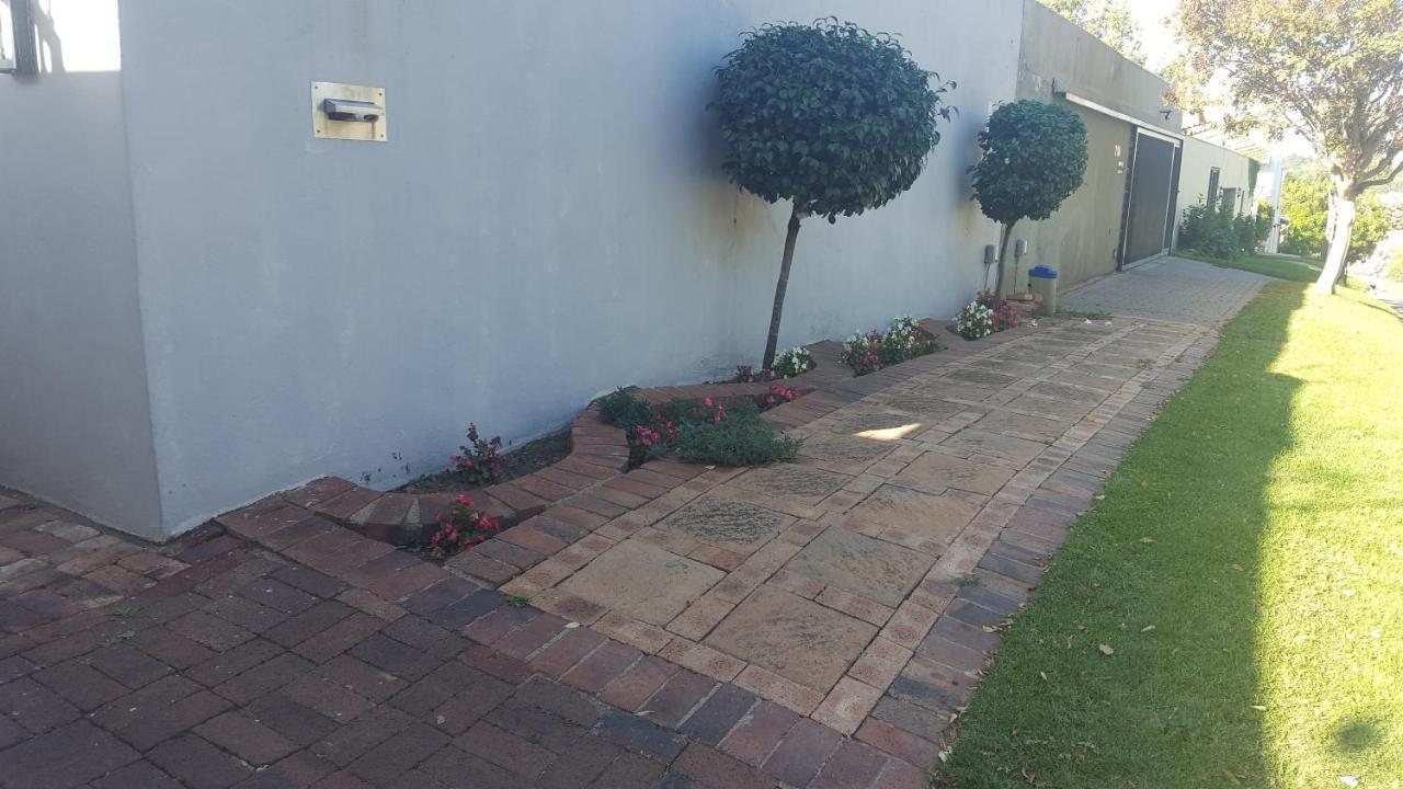 "La Couronne" Appartement Johannesburg Buitenkant foto